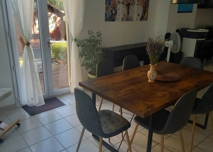 Maison Conviviale En Pleine Nature A Greoux-les-bains, 3 *