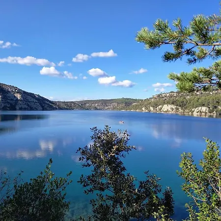 Maison Conviviale En Pleine Nature A Greoux-les-bains, 3 Holiday home Greoux-les-Bains